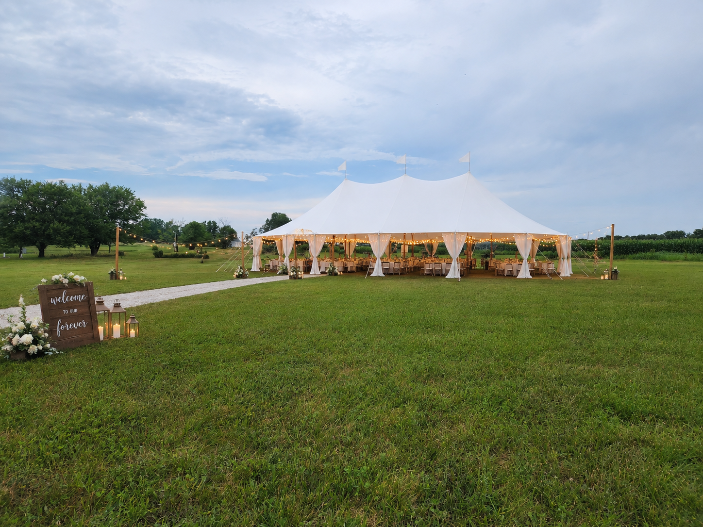 Elegant reception under tent